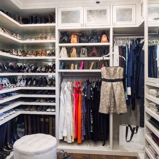 Seasonless Wardrobe: What To Keep In The Closet
